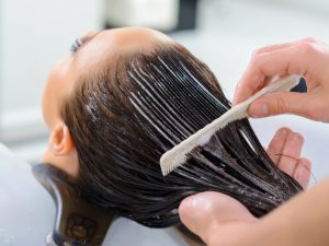La Laminazione dei capelli: che cos’è e perché farla