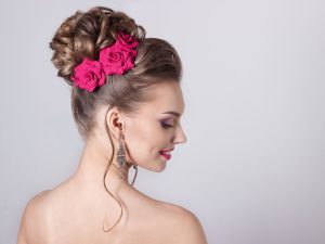 I migliori accessori per capelli da indossare a una cerimonia