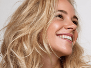 Scandi Layers Cut: la leggerezza nordica che conquista la stagione autunnale